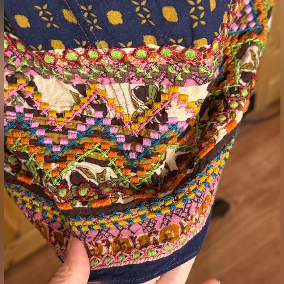 Holding Horses Anthropologie Navy Embroidered Boho Western Top Size 12 - Picture 4 of 14
